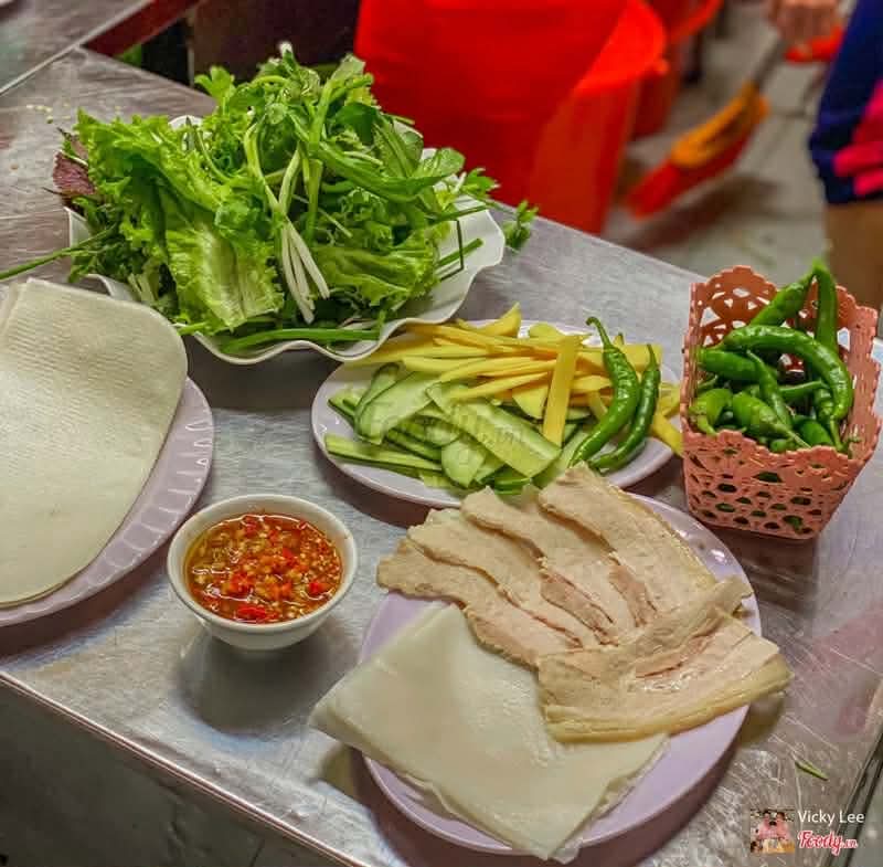 Chạm Vào Đà Nẵng Qua Bánh Tráng Cuốn Thịt Heo
