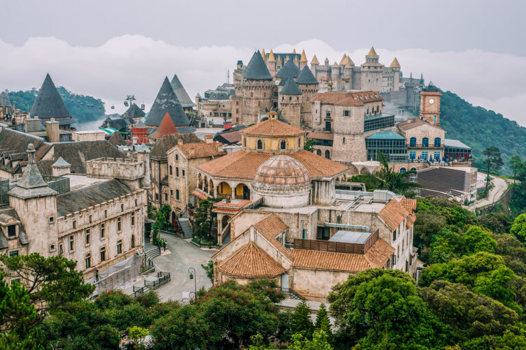 Khám phá 7 tòa lâu đài cổ kính giữa Bà Nà của Mercure Danang French Village Bana Hills