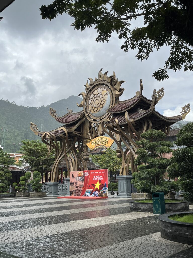 Trải nghiệm “Đường lên tiên cảnh” tại Bà Nà Hills