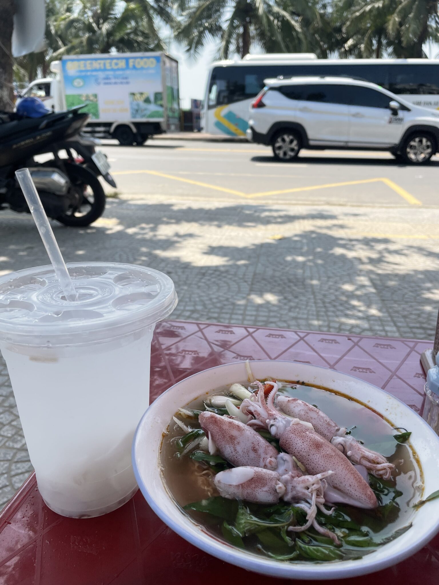 Ăn Mì Tôm mực ở biển Mân Thái, Ăn Mỳ Quảng Phú Chiêm