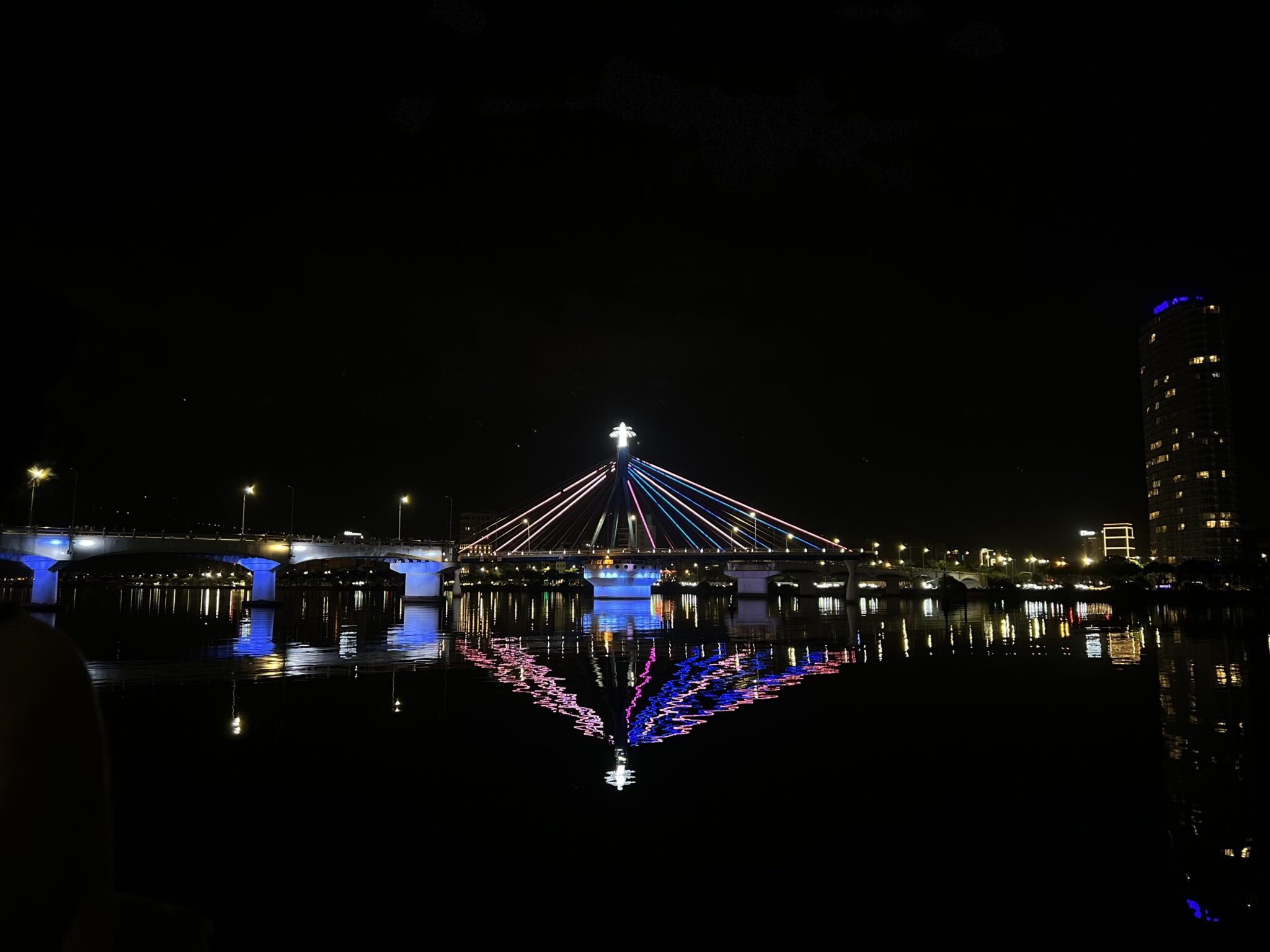 Xem cầu Sông Hàn quay