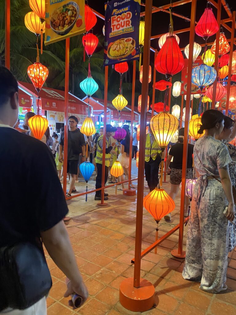 Chạm di sản tại Bảo tàng Chăm