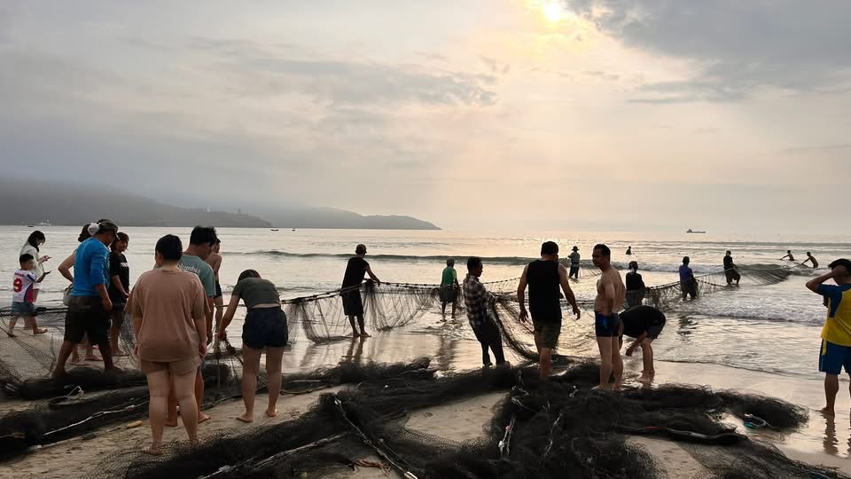 Kéo lưới buổi sáng