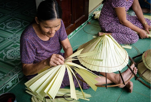 Nghề chàm nón lá La Bông