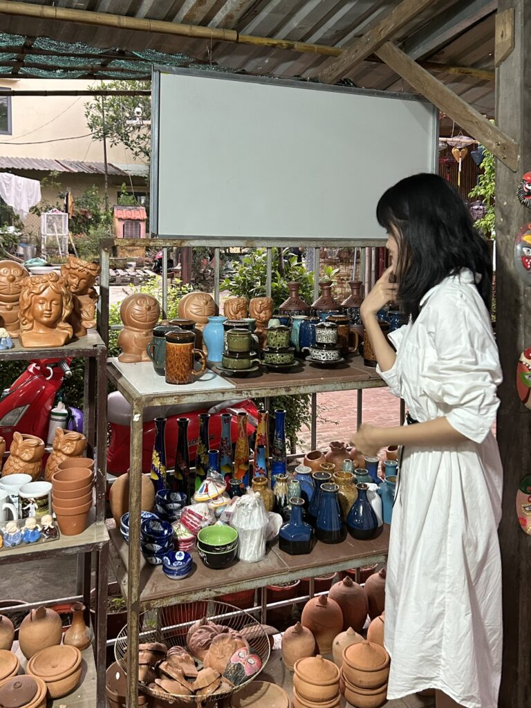 Làng gốm Thanh Hà - "bản sắc văn hóa không nằm ở những điều lớn lao, mà bắt đầu từ dấu tay còn in trên mặt đất"
