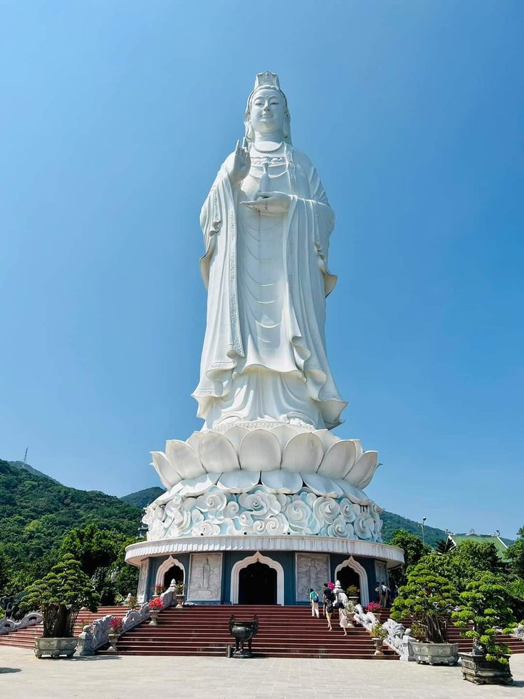 Chùa Linh Ứng (bán đảo Sơn Trà)