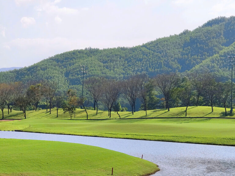 Bà Nà Hills Golf Club - Sân golf nằm trong lòng thiên nhiên
