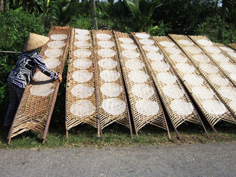Tráng bánh tráng Túy Loan