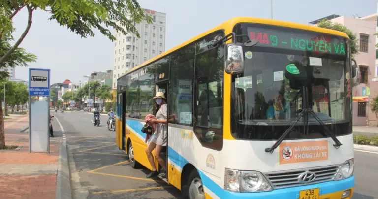 Một ngày sử dụng xe buýt công cộng để khám phá Đà Nẵng