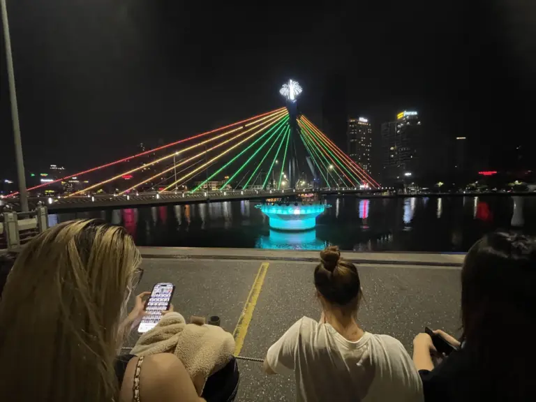 Xem Cầu sông Hàn quay