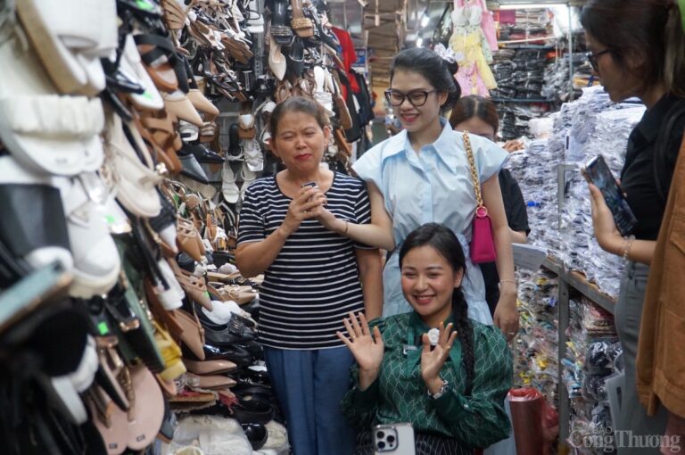 Thử bán hàng cùng tiểu thương