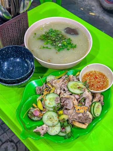Ăn cháo vịt và gỏi vịt ở quán Cô Chủ Nhỏ