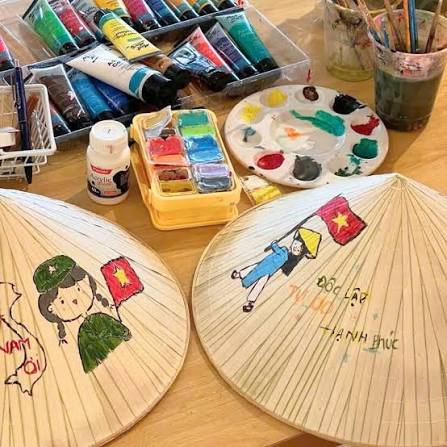Trải nghiệm làm nón lá và vẽ nón thủ công