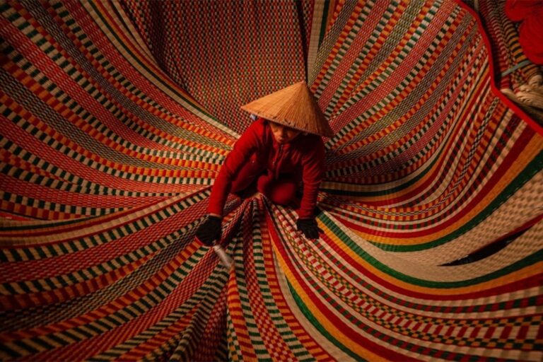 Dệt chiếu Cẩm Nê