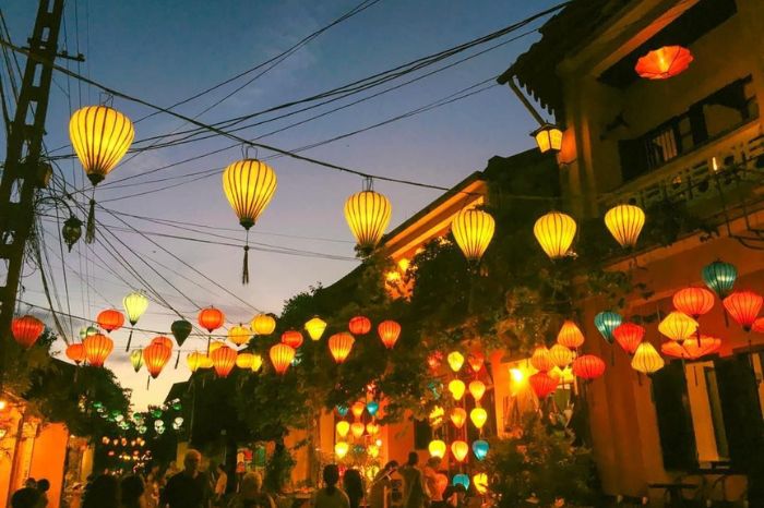 Ngắm phố cổ lên đèn