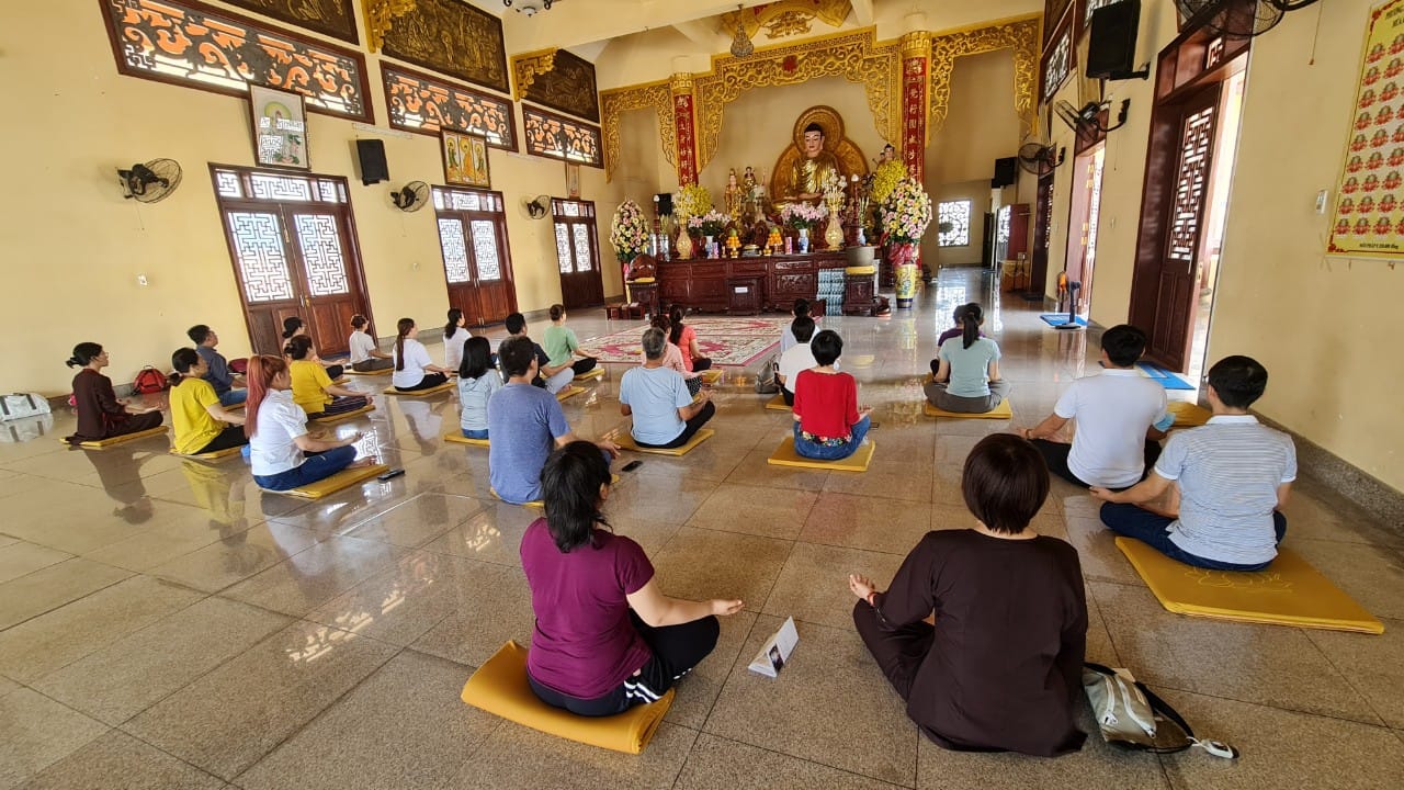 Thiền tại chùa