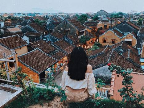 Ngồi cà phê yên tĩnh view cổ