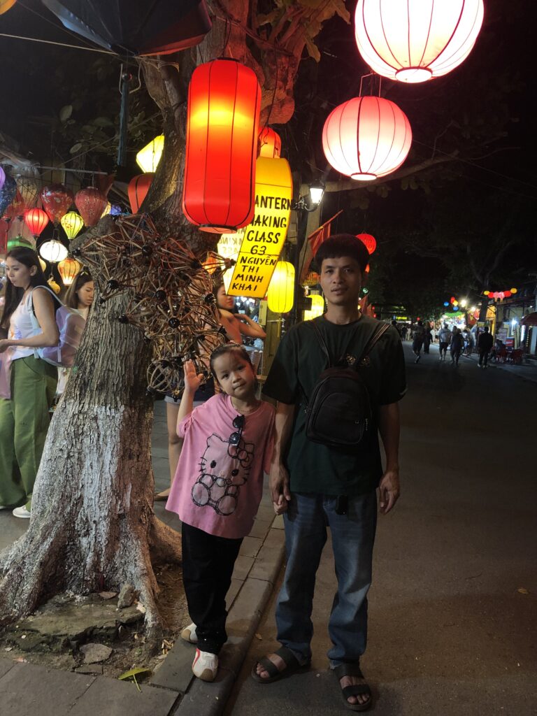 Tự tay làm đèn lồng Hội An mang về