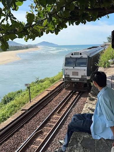 Khoảnh khắc tàu hỏa băng qua biển Nam Ô