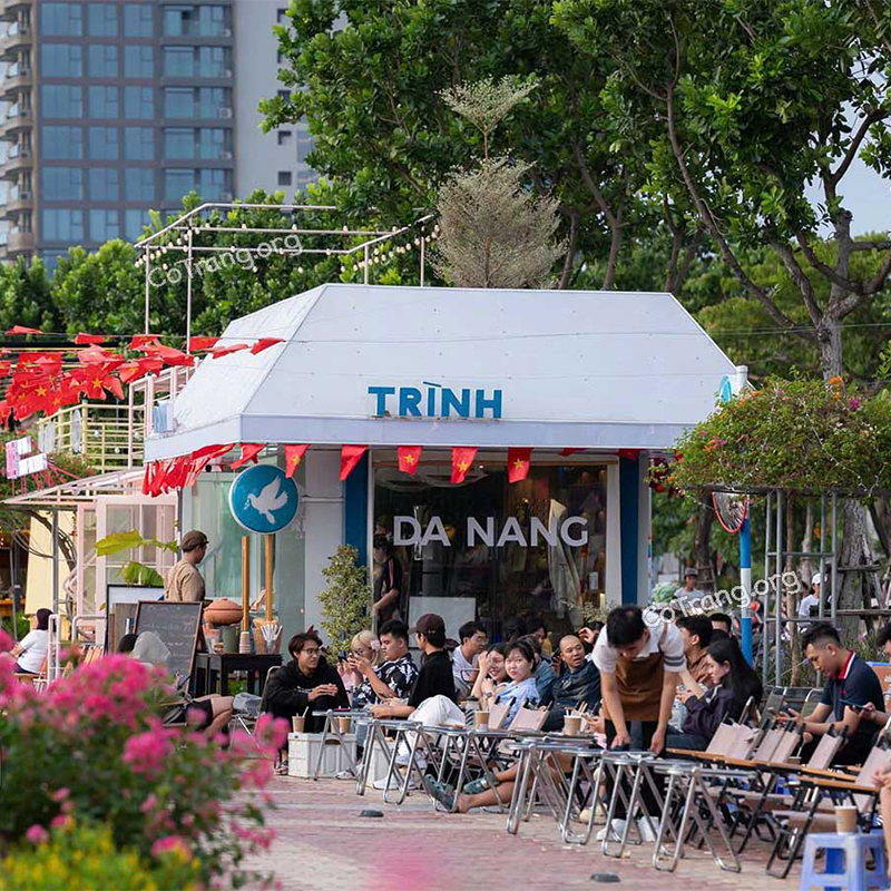 Chạm về đời sống