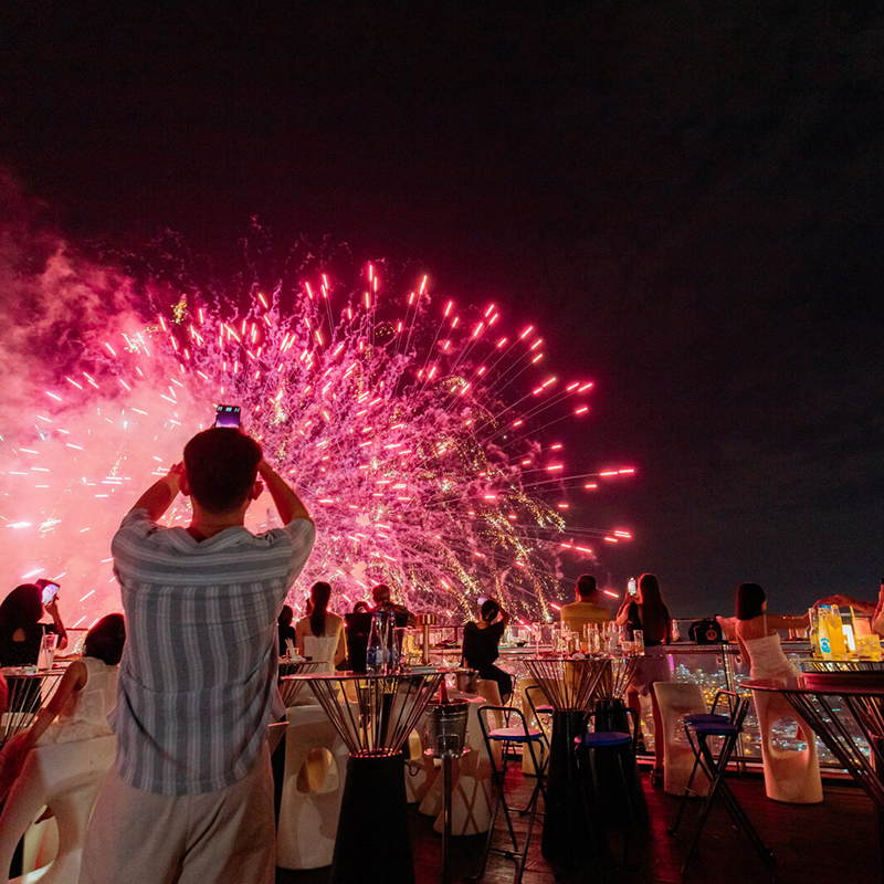 Điểm chạm khoảnh khắc