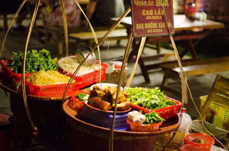 Ăn đêm phố cổ Hội An