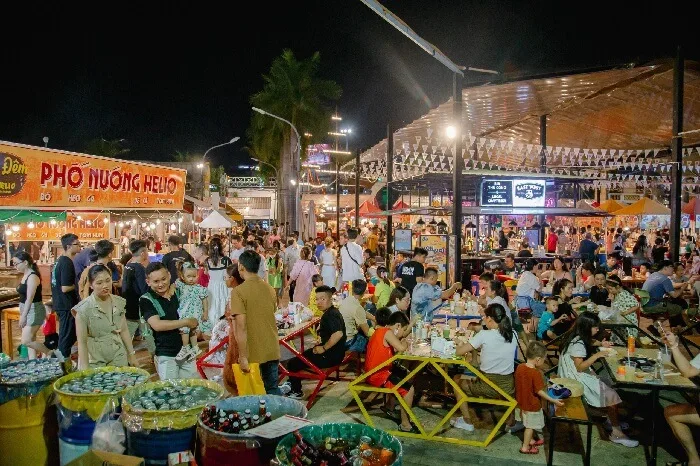 Food tour chợ đêm Helio
