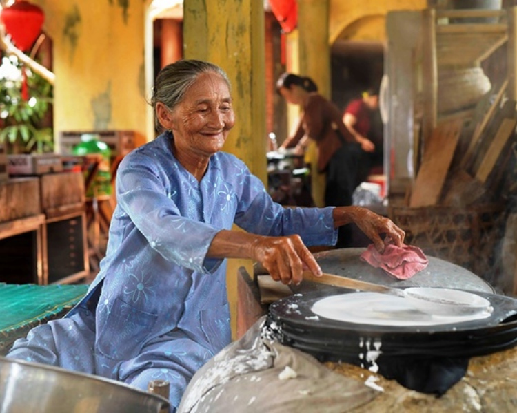 Học nấu mì Quảng tại nhà dân